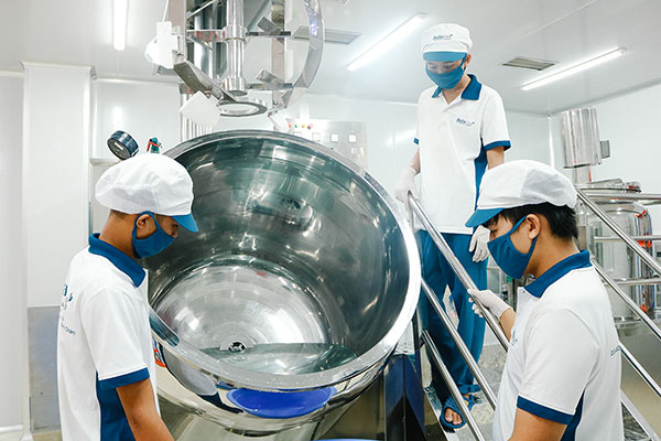 Gia công và sản xuất